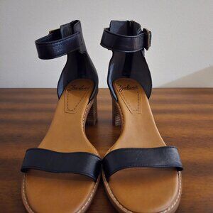 Leather sandals